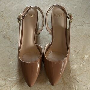 Jones New YorkWomen's Candree Pointed Toe Block Heel Slingback Pumps
Size 8